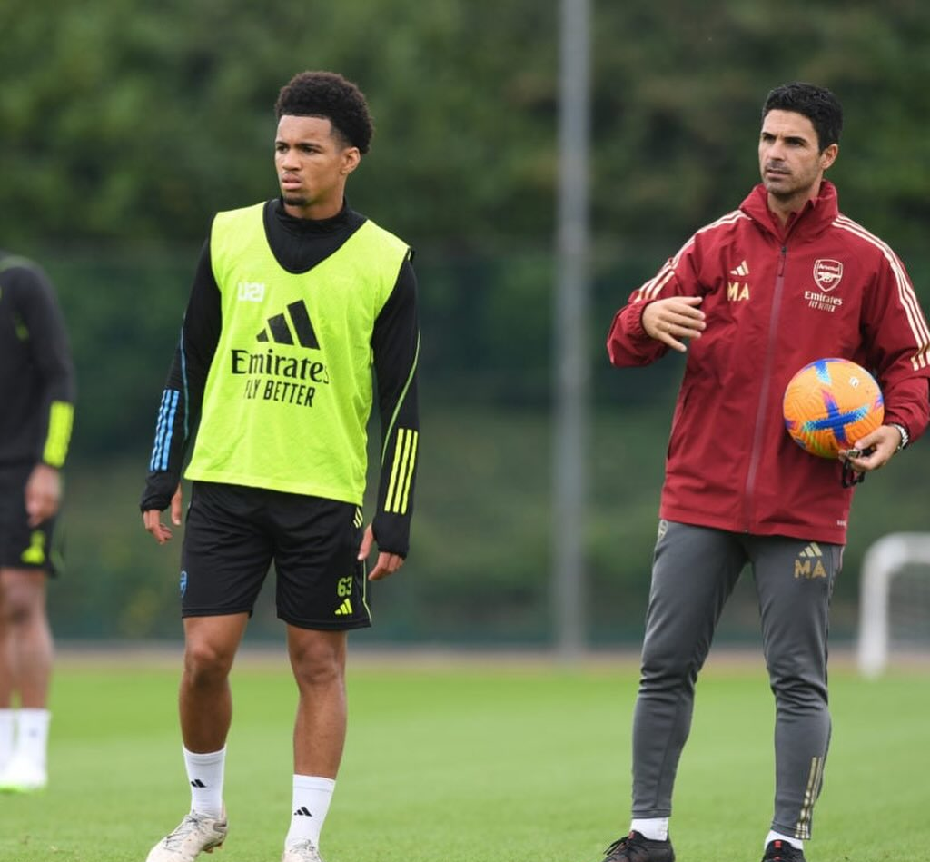 关于阿森纳准备对阿贾克斯后卫哈托采取行动球队将竞争球员的信息  第1张