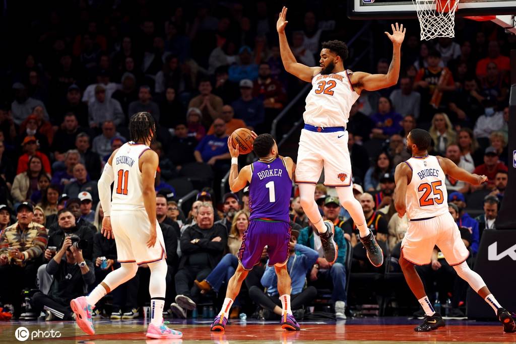 NBA常规赛老鹰客场124-122逆转太阳特雷-杨缺阵布克空砍27分的简单介绍  第1张