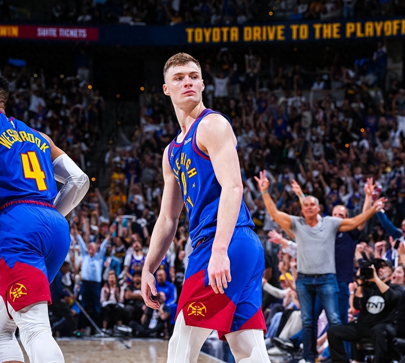 NBA常规赛快船主场116-130不敌掘金惨遭6连败约基奇55+12哈登空砍23分的简单介绍  第1张