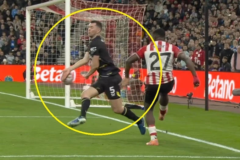 关于VAR检查认为基恩手臂处于合理位置不构成点球判罚的信息 第1张 关于VAR检查认为基恩手臂处于合理位置不构成点球判罚的信息 第1张