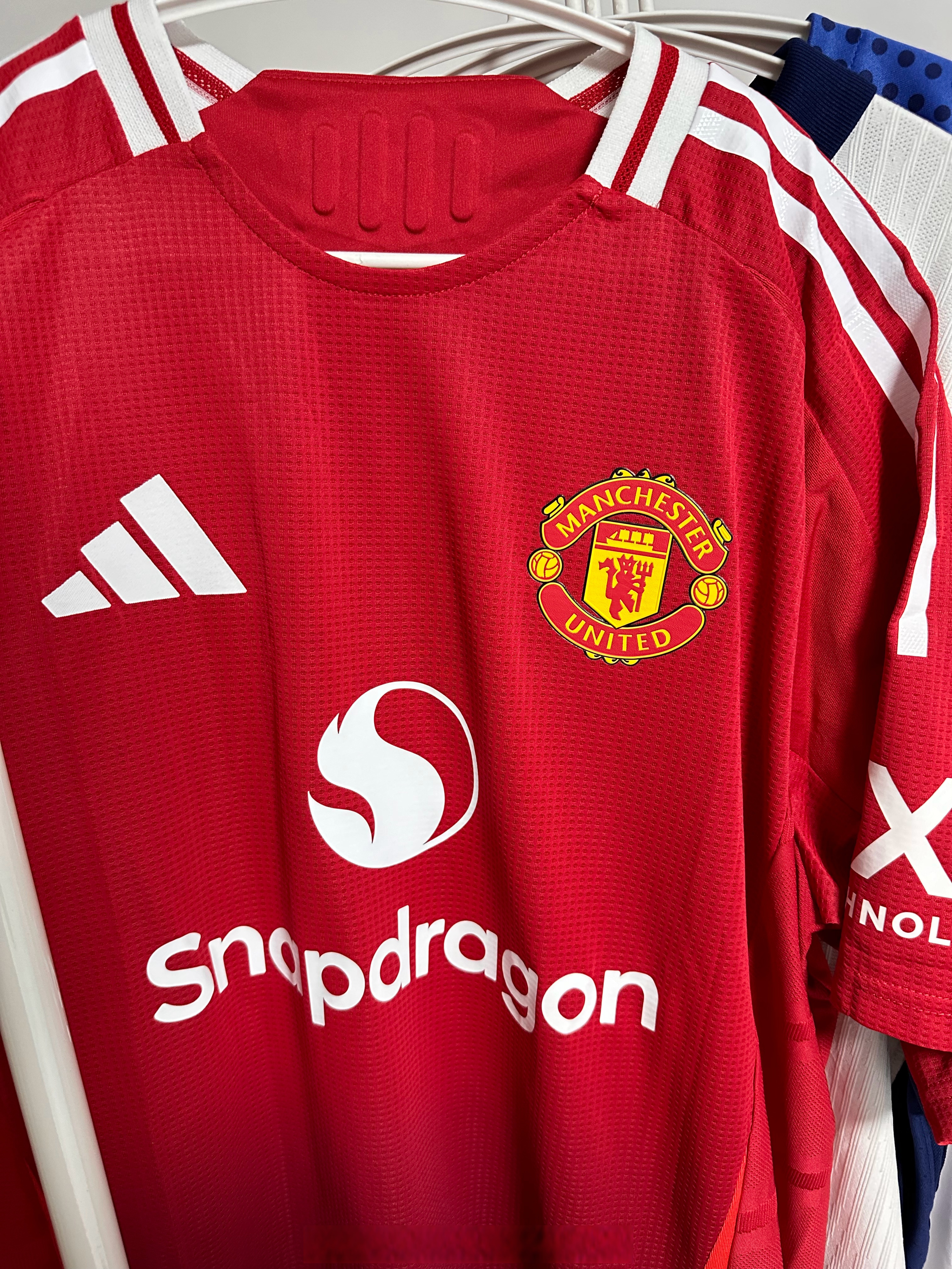 关于曼联新赛季训练服未找到赞助商与Tezos的协议在6月份结束的信息  第2张