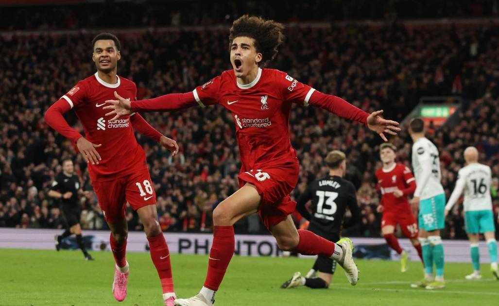 关于利物浦VS莱斯特城红军抢分实时解说在线免费看的信息  第2张