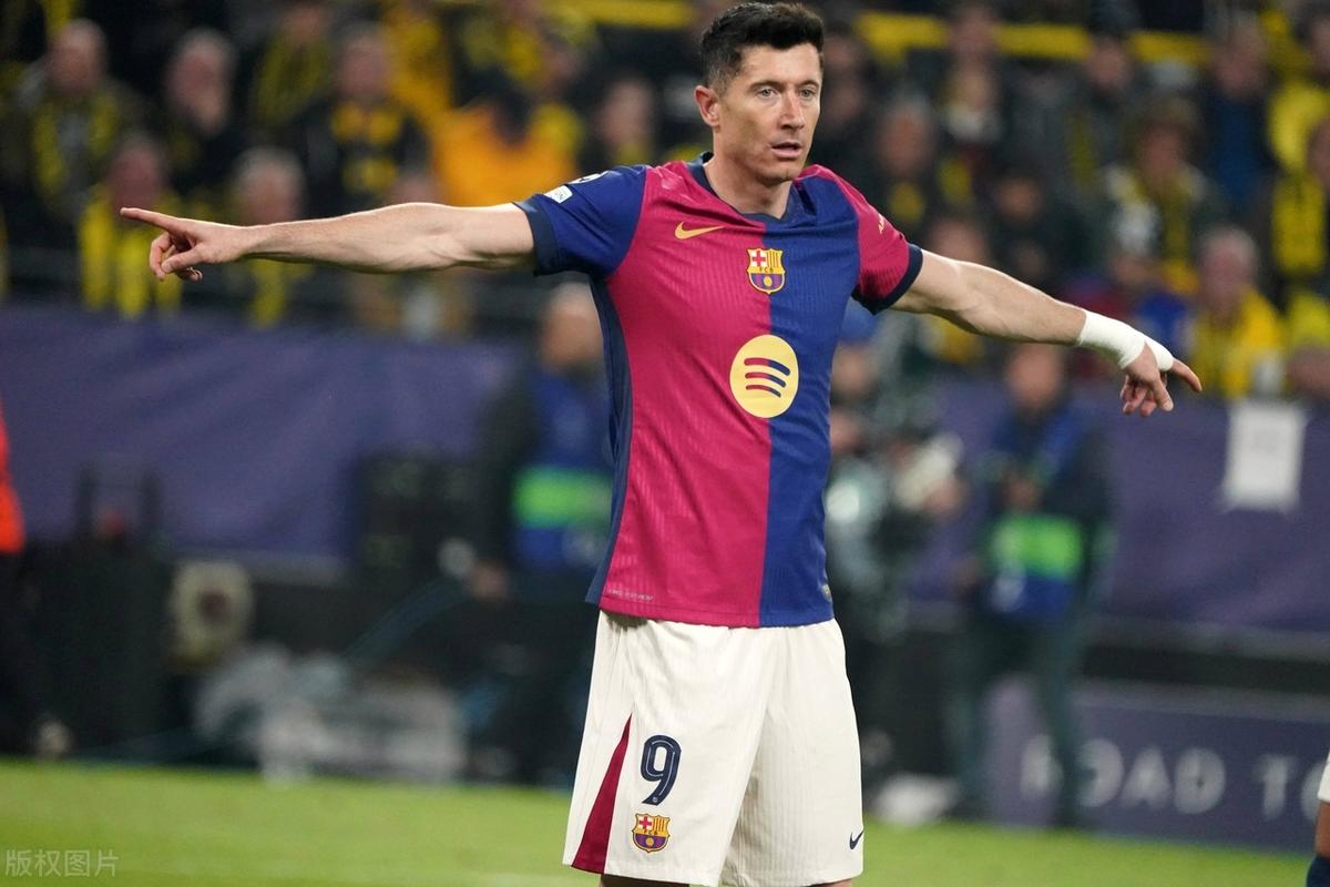 西甲塞尔塔2-4巴塞罗那莱万帽子戏法的简单介绍  第2张