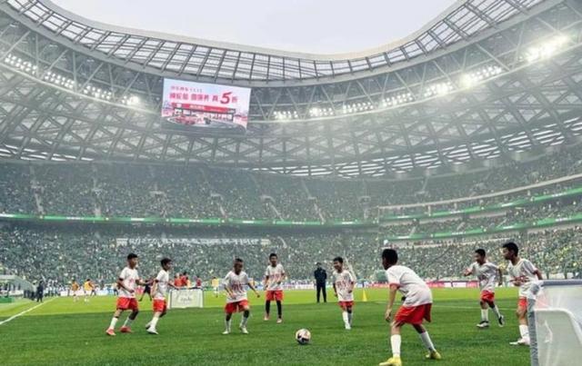 关于李霄鹏：球迷应该对球员保持宽容李霄鹏谈国安球员体能问题的信息  第2张