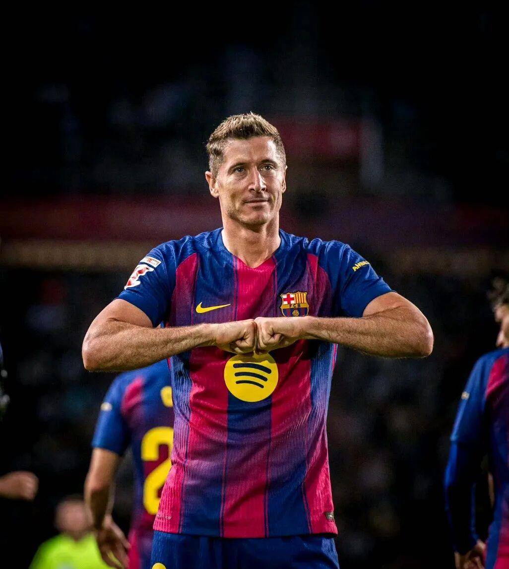 莱万宣布退出国家队与主帅矛盾激化的简单介绍  第2张