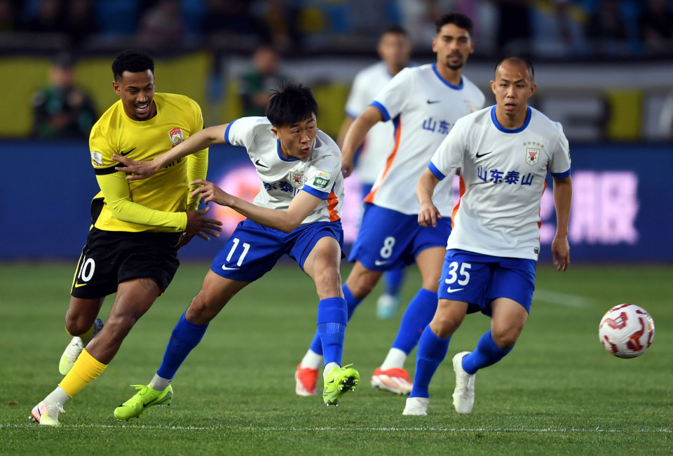 关于中超青岛西海岸0-0云南玉昆阿齐兹险破门韩子龙失良机的信息  第1张