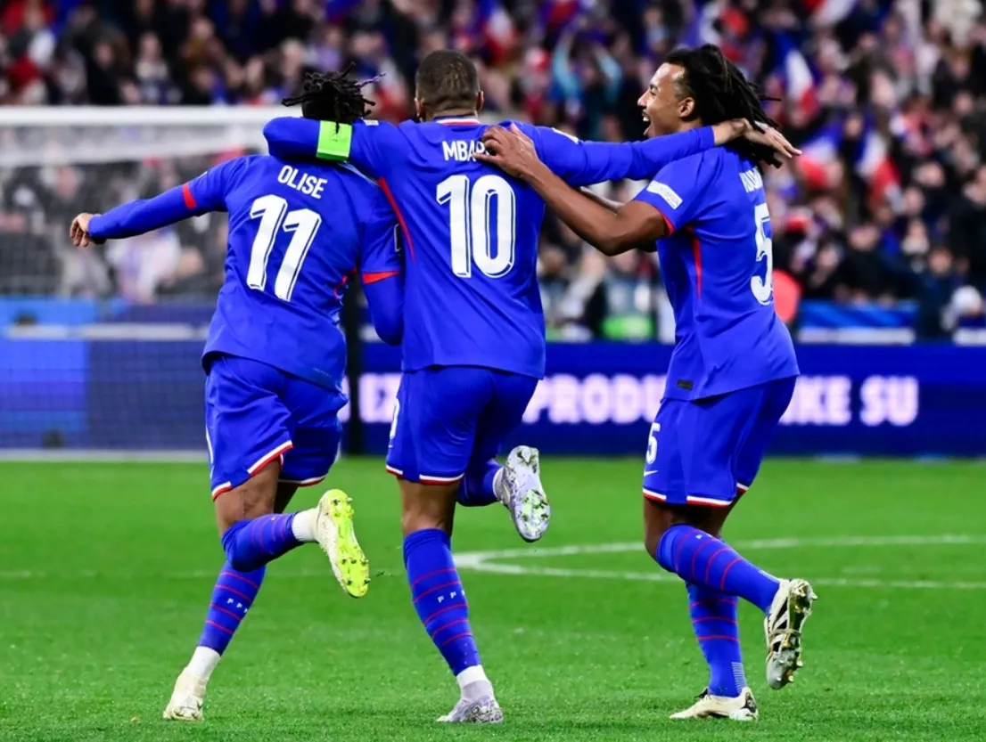 世预赛法国2-0战胜乌克兰高卢雄鸡取得开门红的简单介绍  第2张