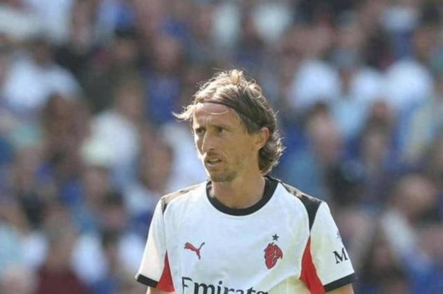 关于米兰为莫德里奇提供1年合同曝米兰向莫德里奇提供主力的信息  第1张