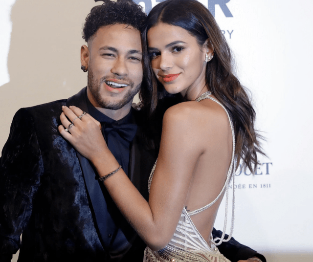 包含乌加特与姆巴佩前女友购物两人恋情公开的词条