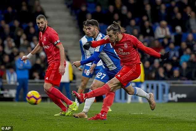 包含奥尔莫与莱万伤愈复出对阵埃尔切两人先后替补登场的词条