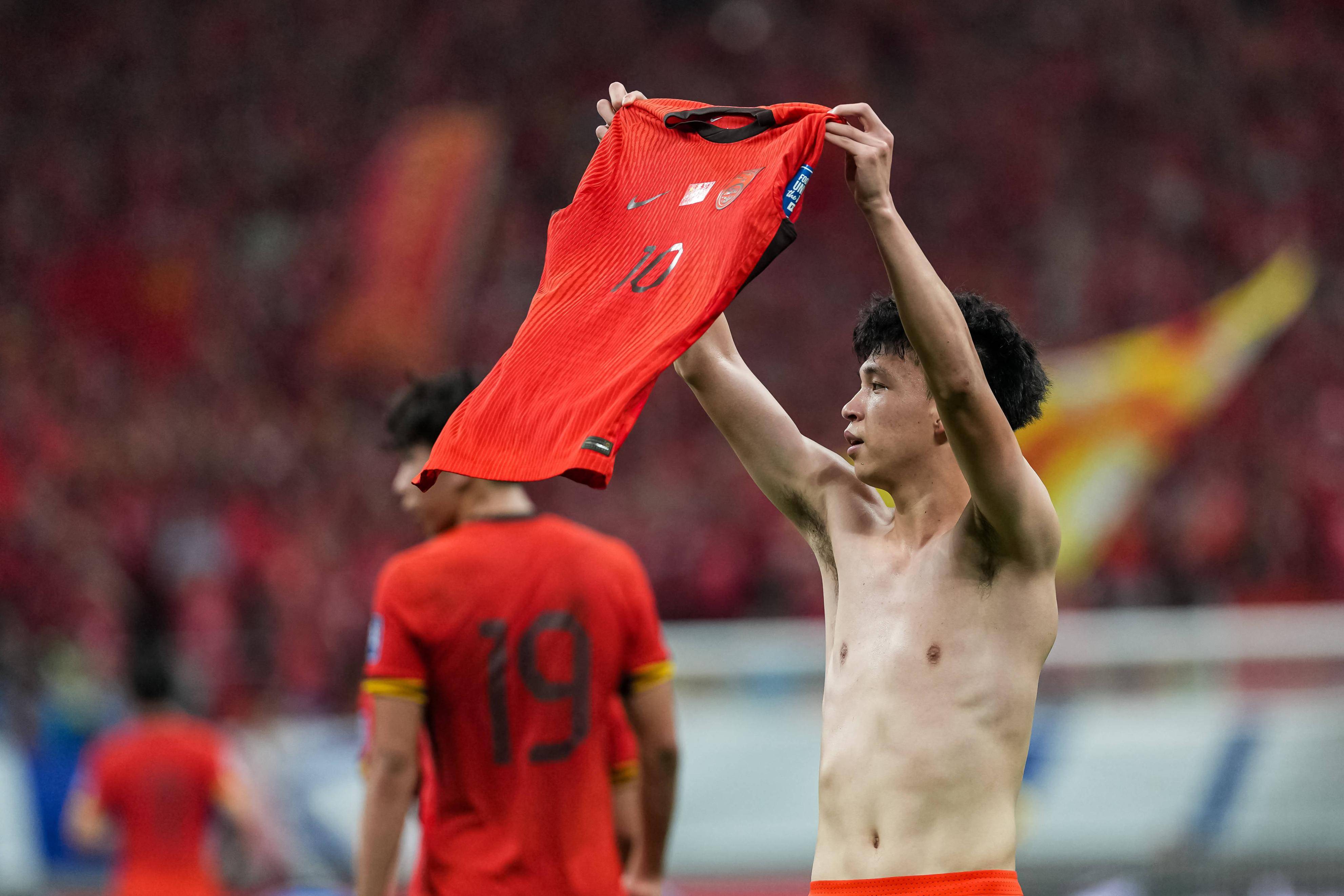 国足补招归化球员侯永永因多位球员受伤预计缺席的简单介绍 第2张 国足补招归化球员侯永永因多位球员受伤预计缺席的简单介绍 第2张